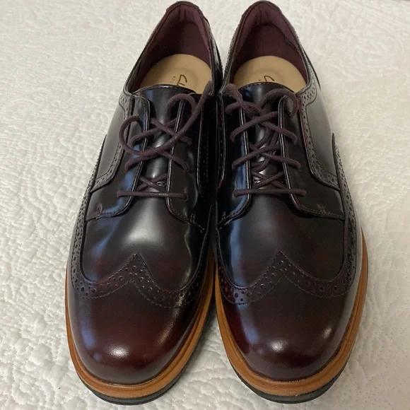 Ladies’ Oxfords by Clarks - Picture 3 of 14